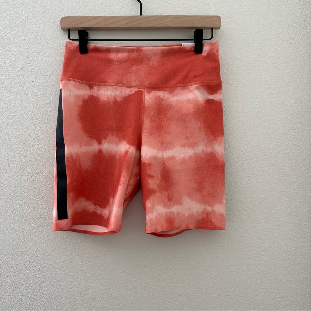 Nike Dri-Fit Shorts Womens Medium Orange Mid Rise Soft Running Gym Workout‎